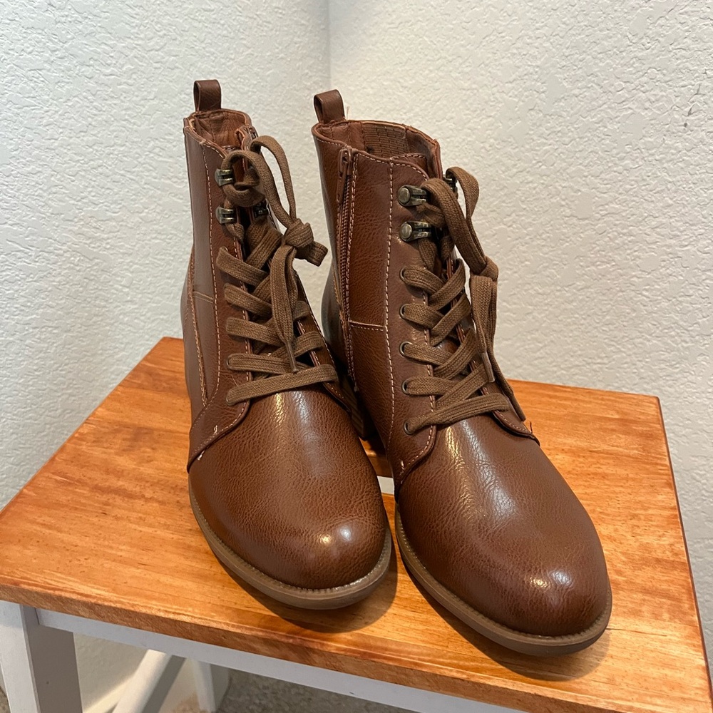 FRYE AND CO. Brown Combat Boots
